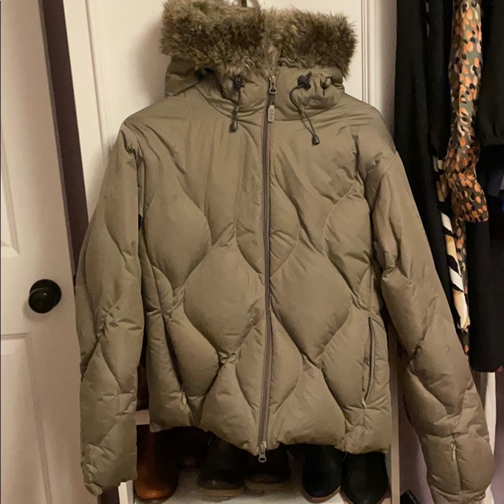 Salomon women’s puffer
